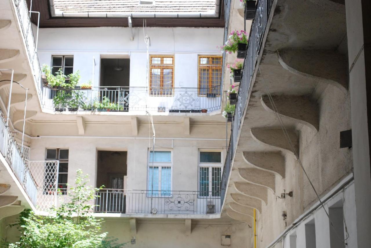 Stylish Studios Apartment In The City Center With Air Conditioning Budapest Eksteriør bilde