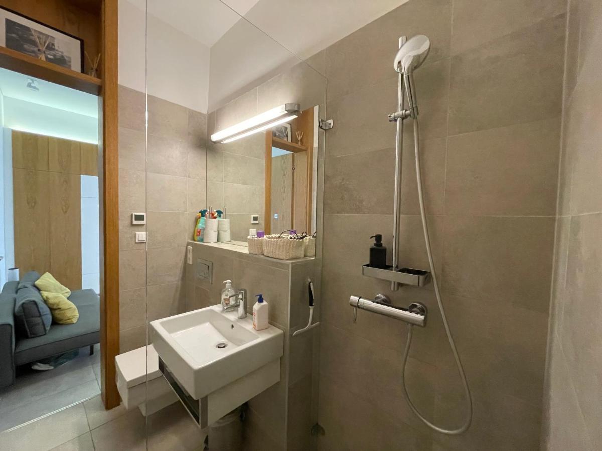 Stylish Studios Apartment In The City Center With Air Conditioning Budapest Eksteriør bilde